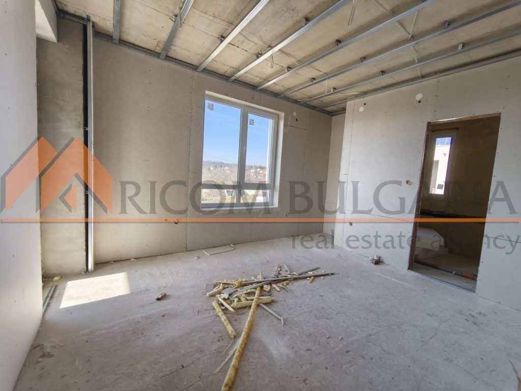 Риком България продава еднофамилна двуетажна къща в местност Боровец с четири спални! До автобусна спирка! - 6 - Ricom Bulgaria