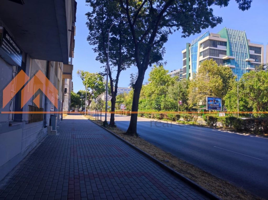 Просторен тристаен апартамент в района на Окръжна болница, гр.Варна - 2 - Ricom Bulgaria