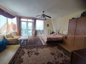 Риком България продава  еднофамилна триетажна къща в с. Китка - 18 - Ricom Bulgaria
