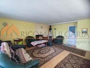 Риком България продава  еднофамилна триетажна къща в с. Китка - 2 - Ricom Bulgaria