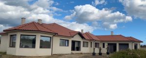 Напълно обзаведена едноетажна къща с площ от 335 кв.м. върху 2722 кв.м. парцел в с. Приселци - 1 - Ricom Bulgaria