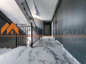 Двустаен апартамент в кв.Бриз с площ 60,46 кв.м. с включено в цената паркомясто! - 2 - Ricom Bulgaria