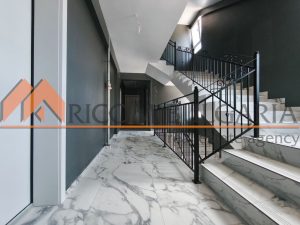 Двустаен апартамент в кв.Бриз с площ 60,46 кв.м. с включено в цената паркомясто! - 3 - Ricom Bulgaria