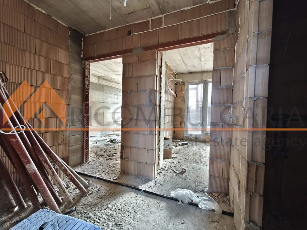 Двустаен апартамент в кв.Бриз с площ 60,46 кв.м. с включено в цената паркомясто! - 8 - Ricom Bulgaria