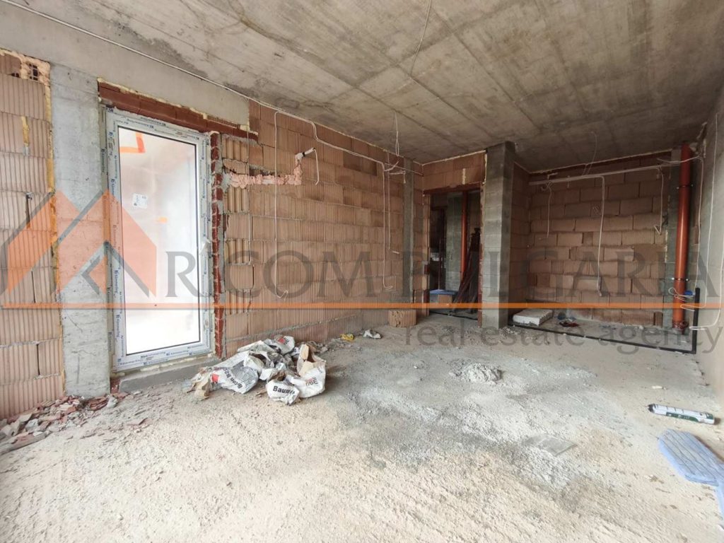 Двустаен апартамент в кв.Бриз с площ 60,46 кв.м. с включено в цената паркомясто! - 9 - Ricom Bulgaria