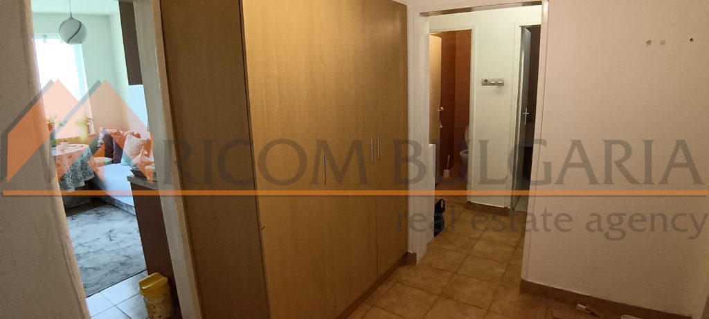 Риком България продава двустаен апартамент с площ 50 кв.м., ведно с таванска боксониера 20кв.м. и маза 15кв.м., в района на - 6 - Ricom Bulgaria