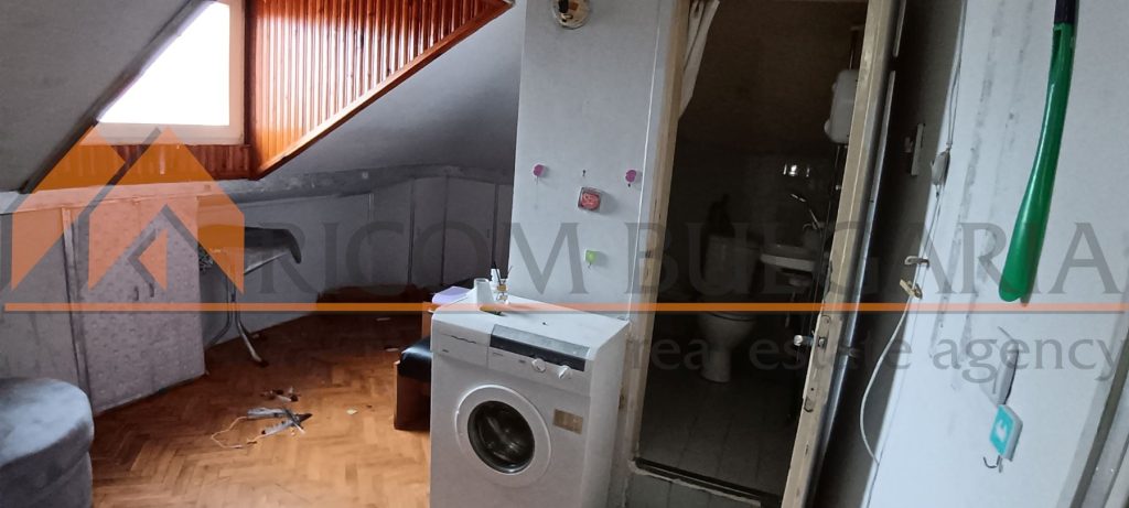 Риком България продава двустаен апартамент с площ 50 кв.м., ведно с таванска боксониера 20кв.м. и маза 15кв.м., в района на - 9 - Ricom Bulgaria