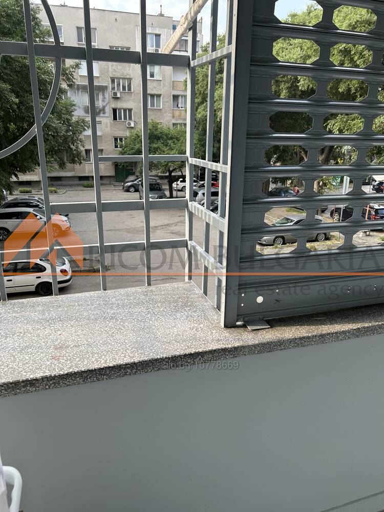 Риком България продава четиристаен апартамент в центъра на гр. Варна, разделен на два самостоятелни двустайни апартамента. - 11 - Ricom Bulgaria