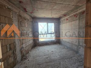 Тристаен апартамент с площ 92,82 кв.м., находящ се на втори /надпартерен/ етаж. - 6 - Ricom Bulgaria