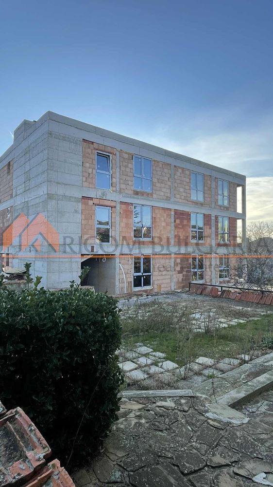 Тристаен апартамент в центъра на кв. Виница - 1 - Ricom Bulgaria