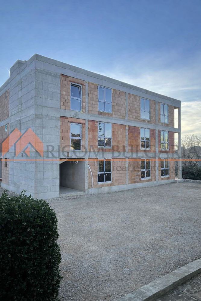 Тристаен апартамент в центъра на кв. Виница - 1 - Ricom Bulgaria