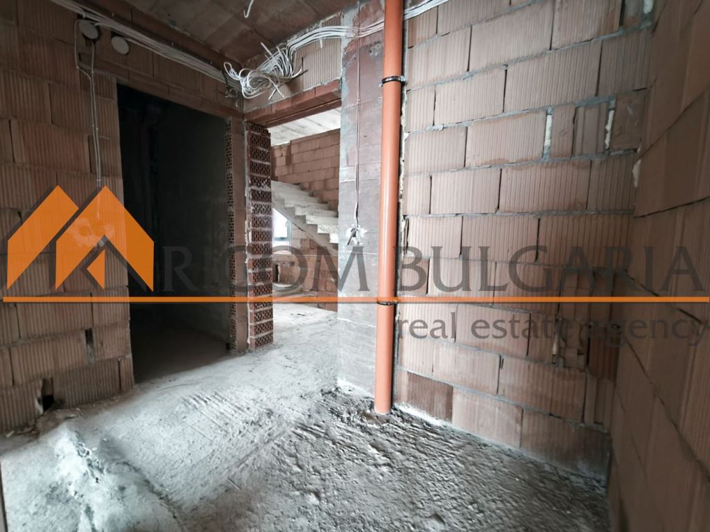 Двустаен апартамент в кв.Бриз! Среден етаж! Покрит изцяло! Две южни стаи! - 6 - Ricom Bulgaria