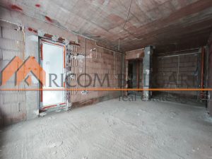 Двустаен апартамент в кв.Бриз! Среден етаж! Покрит изцяло! Две южни стаи! - 2 - Ricom Bulgaria