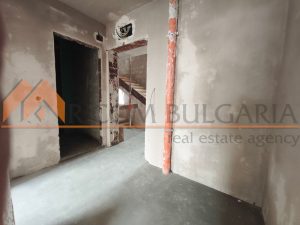 Двустаен апартамент в кв.Бриз! Среден етаж! Покрит изцяло! Две южни стаи! - 5 - Ricom Bulgaria