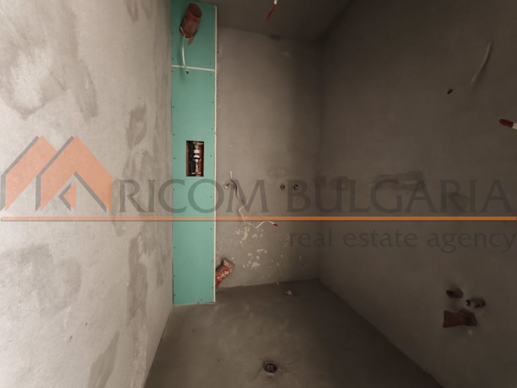 Риком България продава южен двустаен апартамент с включено в цената паркомясто в жилищна сграда на бул.Св.Константин и Елена! - 4 - Ricom Bulgaria