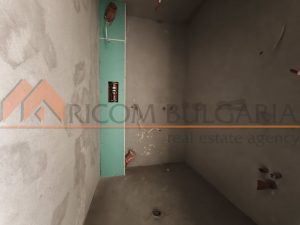 Риком България продава южен двустаен апартамент с включено в цената паркомясто в жилищна сграда на бул.Св.Константин и Елена! - 4 - Ricom Bulgaria