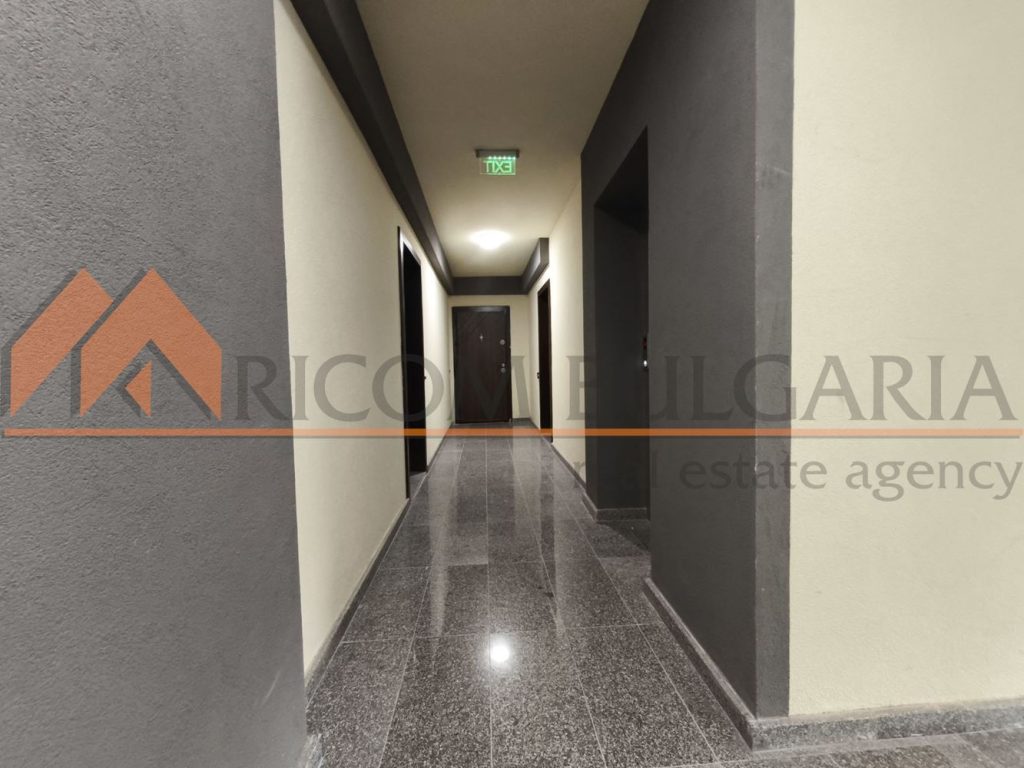 Риком България продава южен двустаен апартамент с включено в цената паркомясто в жилищна сграда на бул.Св.Константин и Елена! - 5 - Ricom Bulgaria
