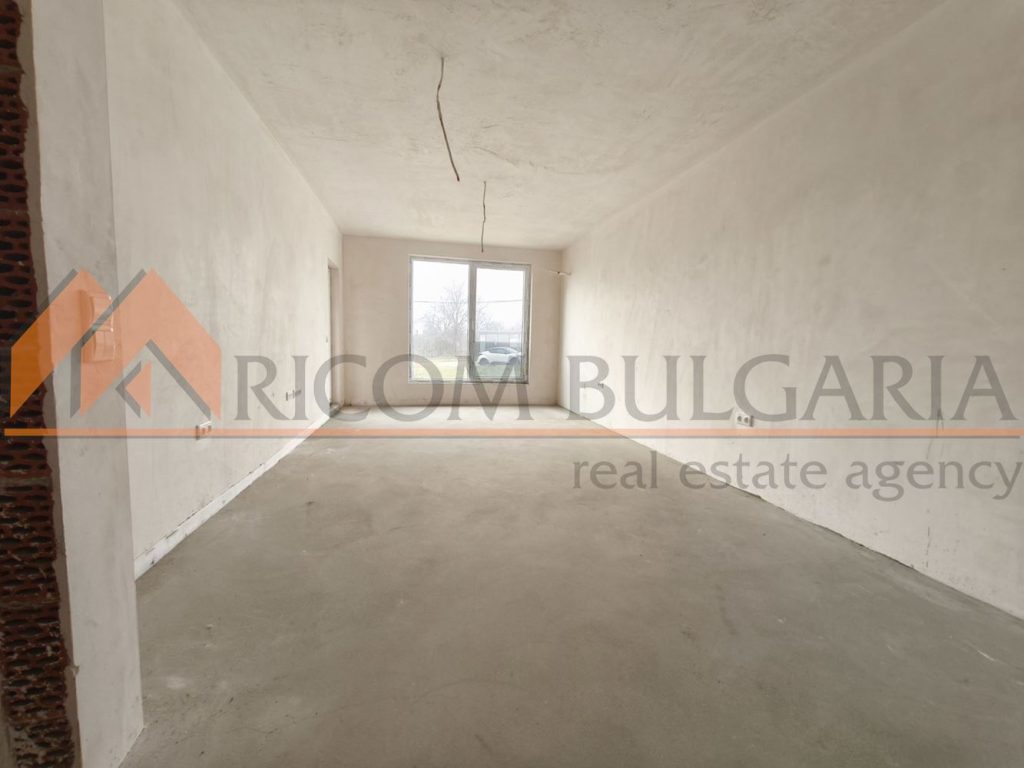 Риком България продава южен двустаен апартамент в жилищна сграда на бул.Св.Константин и Елена! - 1 - Ricom Bulgaria