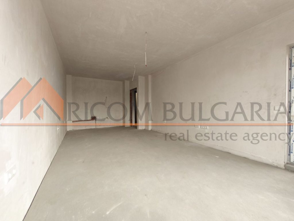 Риком България продава южен двустаен апартамент в жилищна сграда на бул.Св.Константин и Елена! - 3 - Ricom Bulgaria