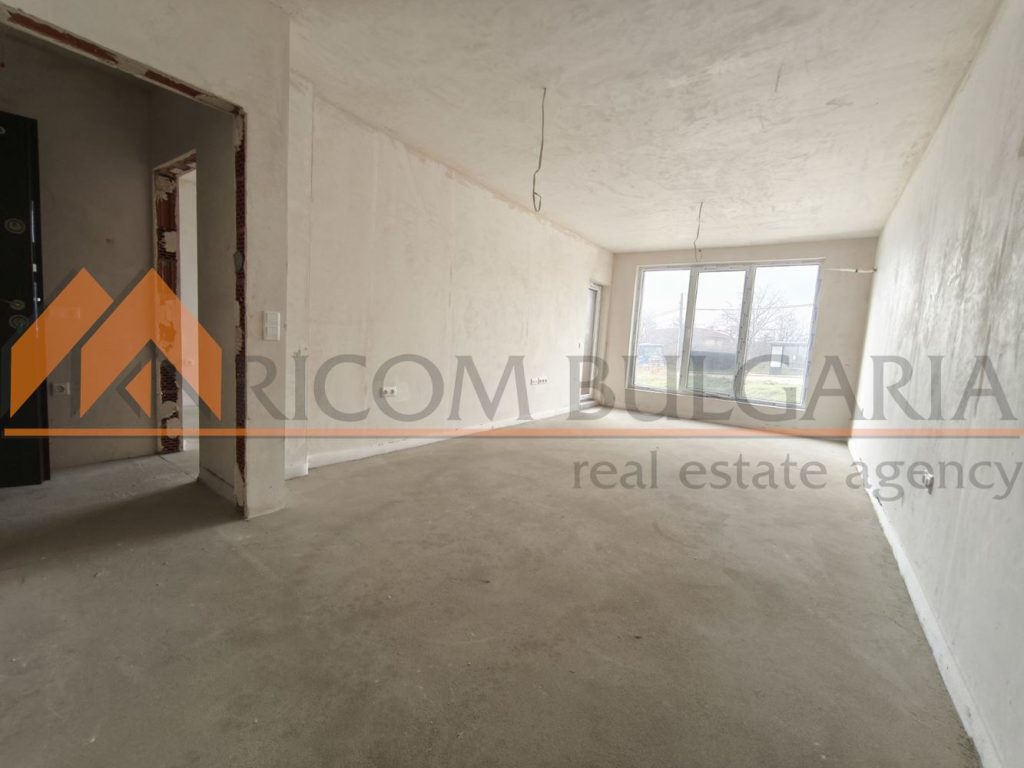 Риком България продава южен двустаен апартамент с включено в цената паркомясто в жилищна сграда на бул.Св.Константин и Елена! - 1 - Ricom Bulgaria