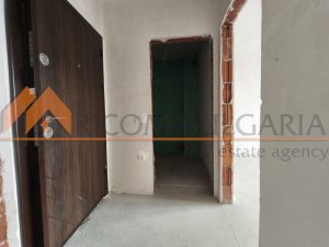 Риком България продава южен двустаен апартамент с включено в цената паркомясто в жилищна сграда на бул.Св.Константин и Елена - 6 - Ricom Bulgaria
