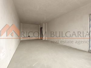 Риком България продава южен двустаен апартамент в жилищна сграда на бул.Св.Константин и Елена! - 3 - Ricom Bulgaria