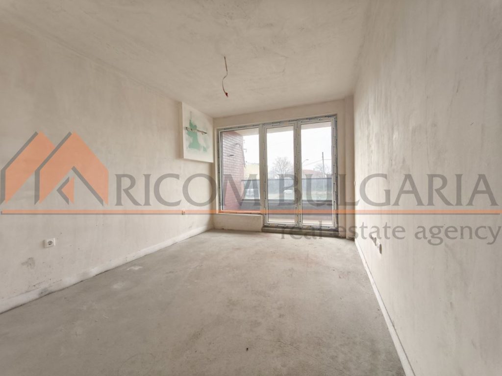 Риком България продава южен двустаен апартамент в жилищна сграда на бул.Св.Константин и Елена! - 4 - Ricom Bulgaria
