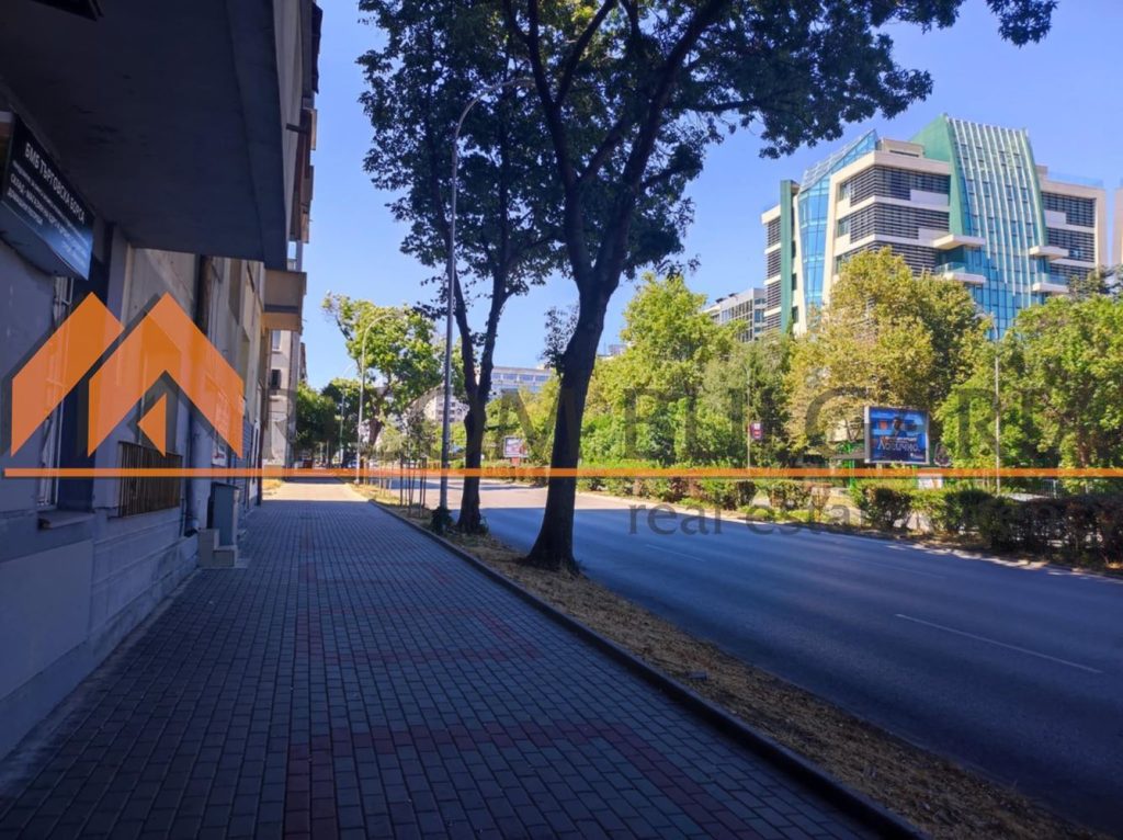 Под наем просторен тристаен апартамент в района на Окръжна болница, гр.Варна. - 1 - Ricom Bulgaria