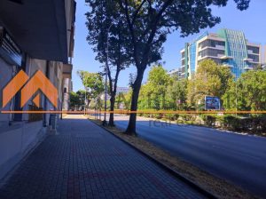 Под наем просторен тристаен апартамент в района на Окръжна болница, гр.Варна. - 1 - Ricom Bulgaria