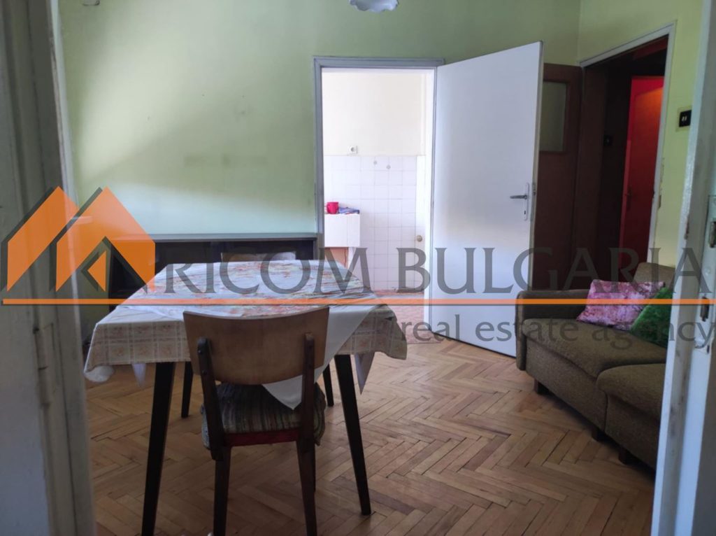 Под наем просторен тристаен апартамент в района на Окръжна болница, гр.Варна. - 10 - Ricom Bulgaria