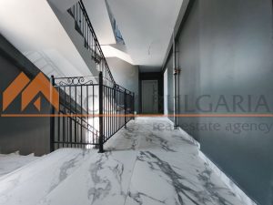 Риком България продава ексклузивно тристаен пентхаус на последен етаж с панорама, покривна тераса и паркомясто в кв. Бриз, у - 1 - Ricom Bulgaria