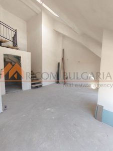 РИКОМ БЪЛГАРИЯ продава тристаен апартамент от мезонетен тип в централната част на гр.Варна! Пред Акт 16! - 2 - Ricom Bulgaria