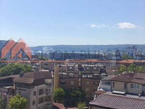 РИКОМ БЪЛГАРИЯ продава  тристаен апартамент  в централната част на гр.Варна! На пешеходно разстояние от центъра на града и К - 7 - Ricom Bulgaria