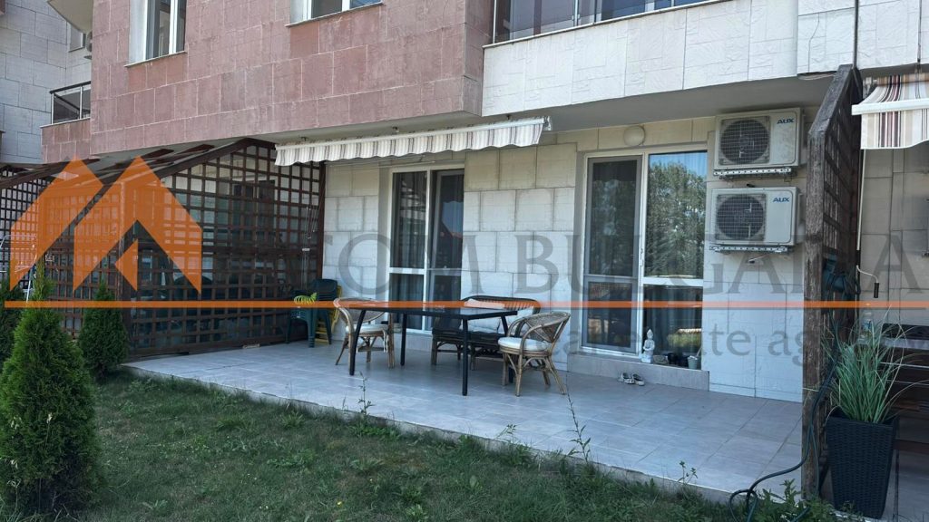 Двустаен апартамент с площ 45 кв.м. и прилежащ собствен двор 25 кв.м. - 1 - Ricom Bulgaria