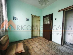 Тристаен апартамент с изключителен потенциал в кв. Трошево - 3 - Ricom Bulgaria