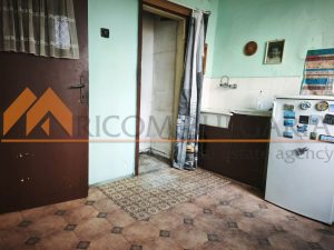Тристаен апартамент с изключителен потенциал в кв. Трошево - 4 - Ricom Bulgaria