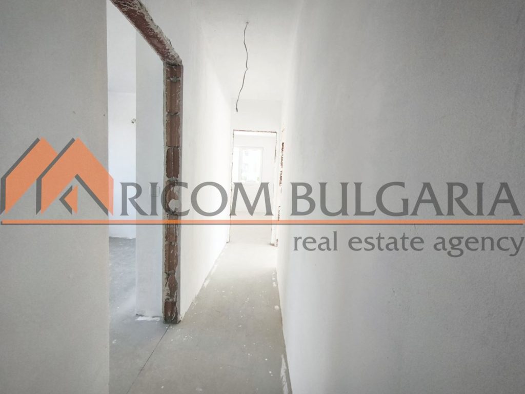 Тристаен апартамент в кв.Бриз с Акт 16 - 10 - Ricom Bulgaria