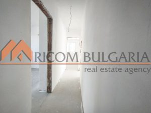Тристаен апартамент в кв.Бриз с Акт 16 - 10 - Ricom Bulgaria