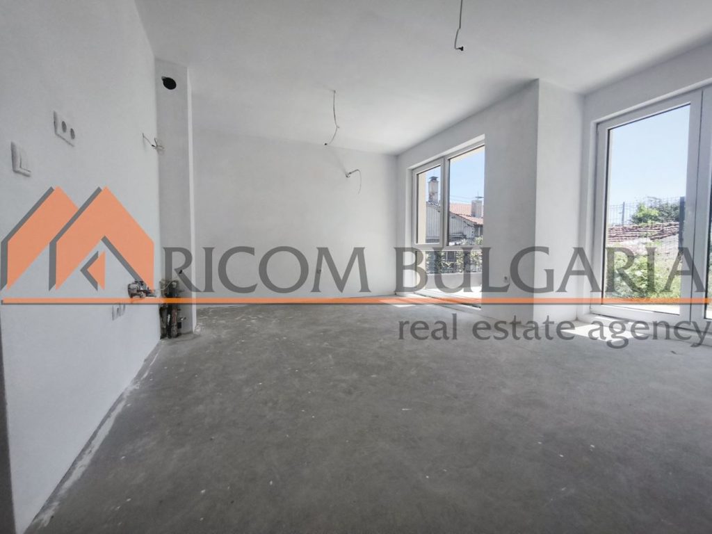 Тристаен апартамент в кв.Бриз с Акт 16 - 7 - Ricom Bulgaria