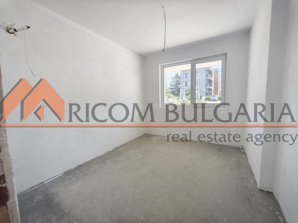 Тристаен апартамент в кв.Бриз с Акт 16 - 9 - Ricom Bulgaria